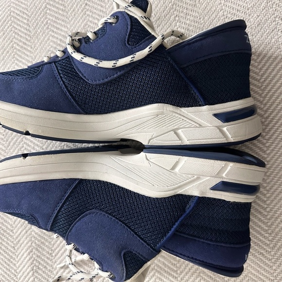 ZEBA Hands Free Slip on Sneakers for Men - Picture 3 of 6